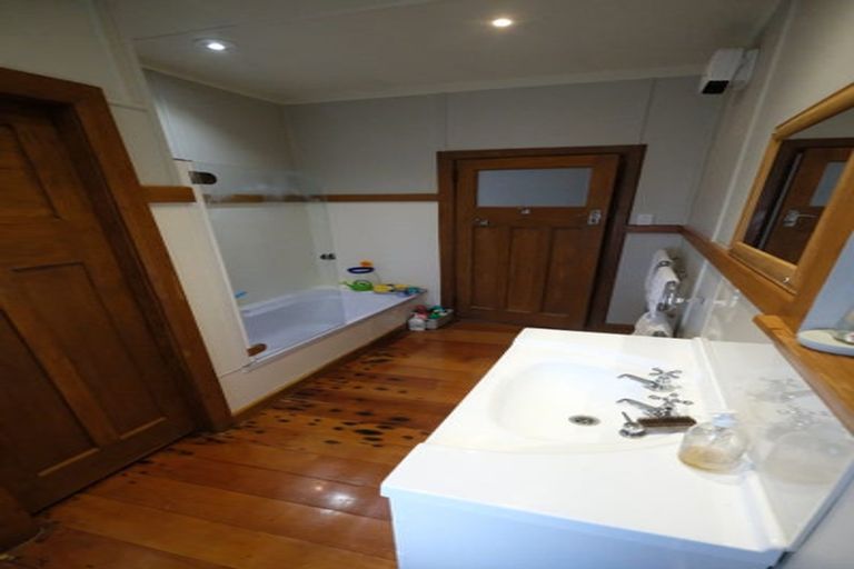 Photo of property in 25 Karina Terrace, Roslyn, Palmerston North, 4414