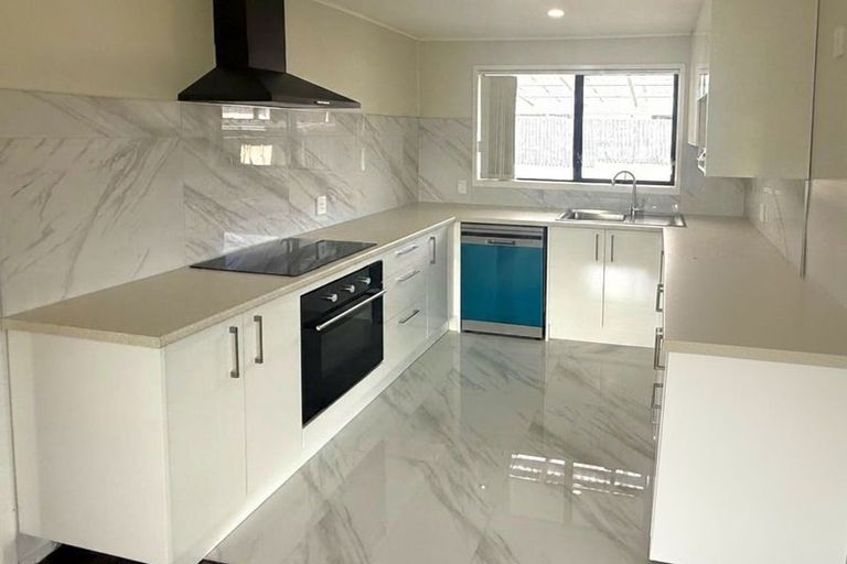 Photo of property in 1 Heathberry Close, Papatoetoe, Auckland, 2025