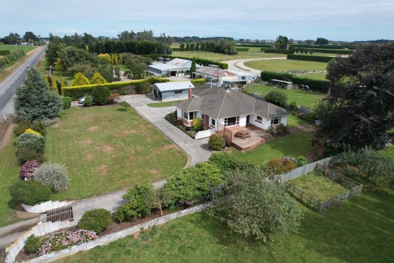 Photo of property in 1048 Lochiel-branxholme Road, Branxholme, Invercargill, 9874