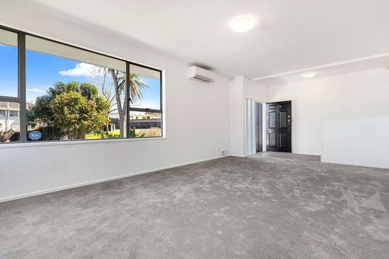 Photo of property in 24 Leaver Place, Weymouth, Auckland, 2103