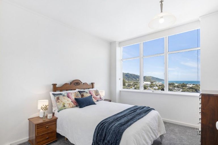 Photo of property in Rona House, 33 Rimu Street, Eastbourne, Lower Hutt, 5013
