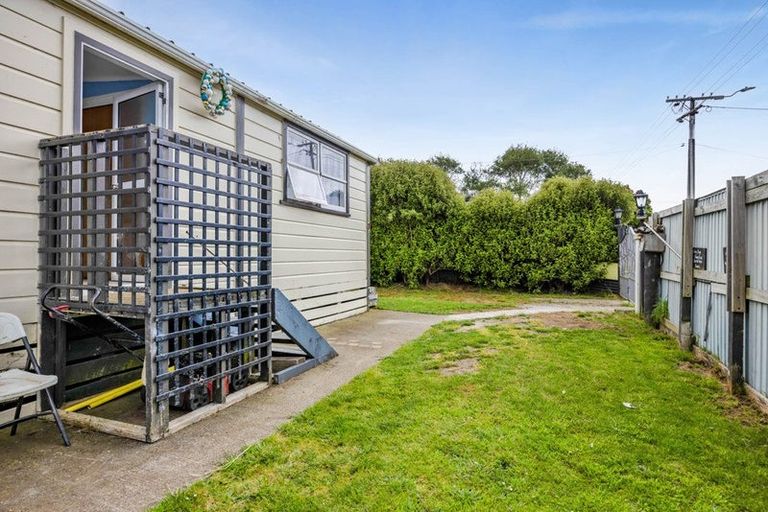 Photo of property in 77 Ngatai Street, Manaia, 4612