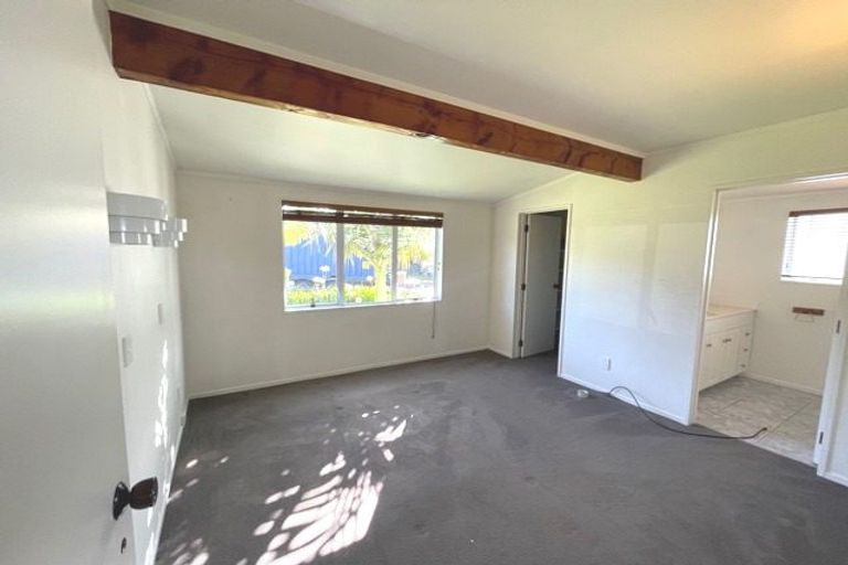 Photo of property in 1 Gosford Drive, Botany Downs, Auckland, 2010