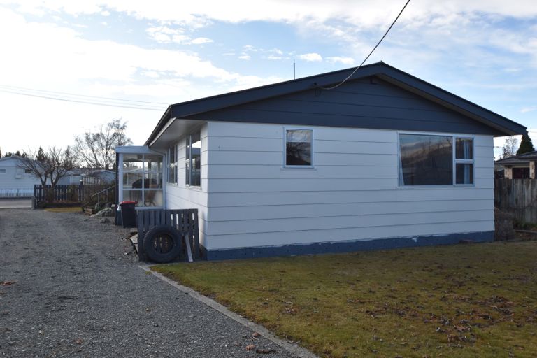 Photo of property in 35 Tasman Road, Twizel, 7901