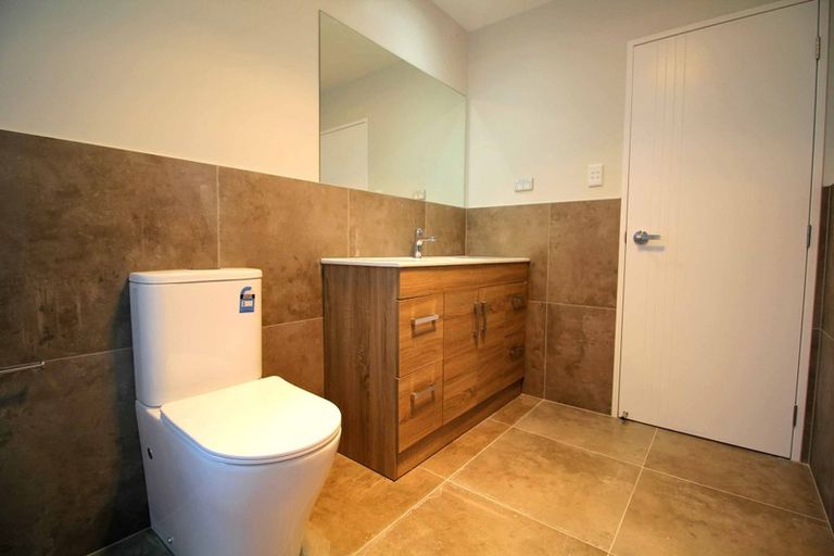 Photo of property in 6b Waddell Avenue, Point England, Auckland, 1072