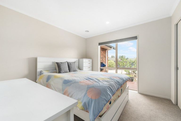 Photo of property in 11 Chestnut Close, Kelvin Grove, Palmerston North, 4414