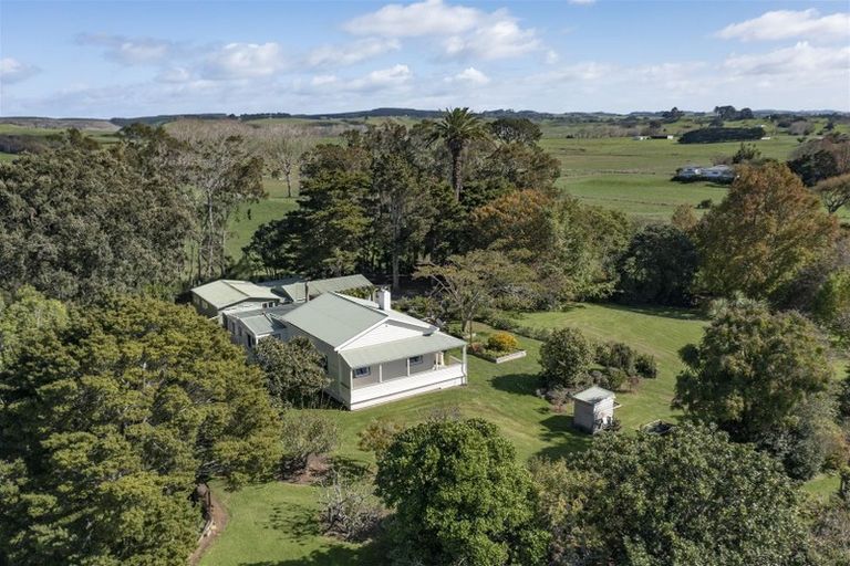 Photo of property in 2059 State Highway 16, Helensville, 0875