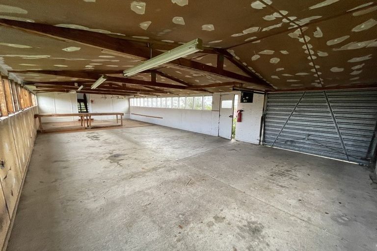 Photo of property in 96 Beach Haven Road, Beach Haven, Auckland, 0626