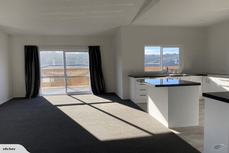 Photo of property in 2 Omaka Place, Aotea, Porirua, 5024