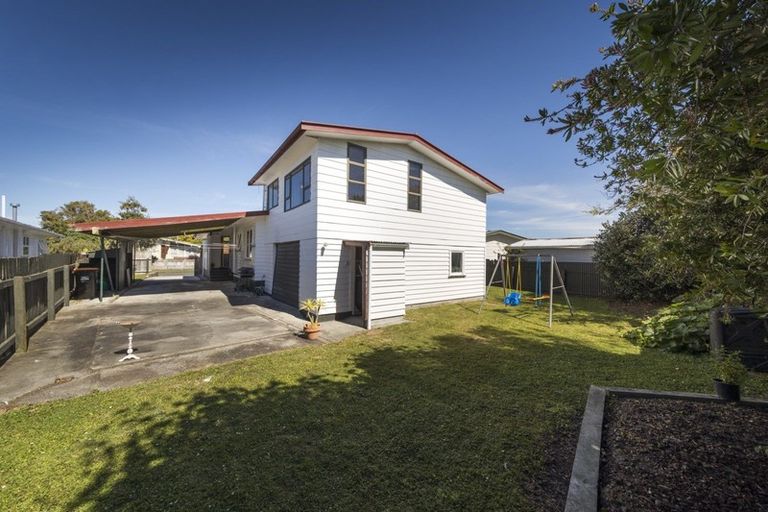 Photo of property in 34 Abraham Crescent, Milson, Palmerston North, 4414