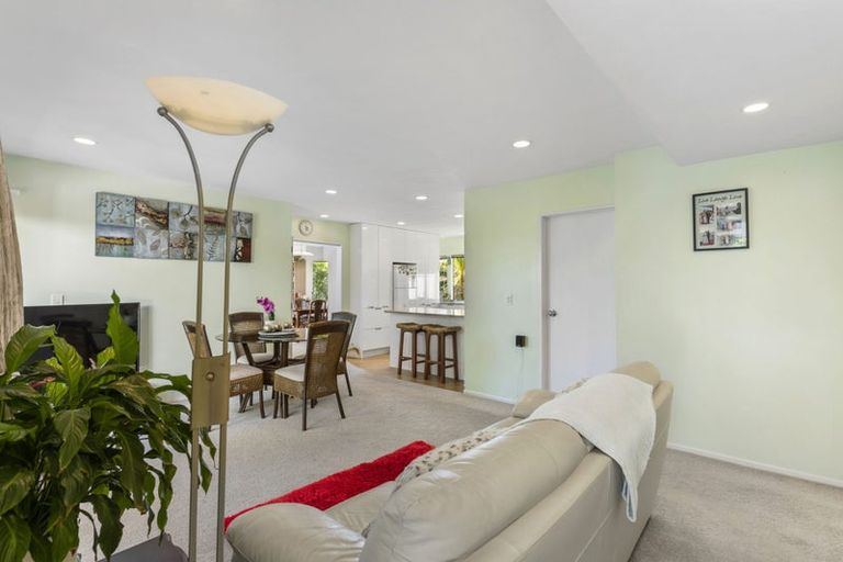 Photo of property in 15 Perendale Close, Somerville, Auckland, 2014