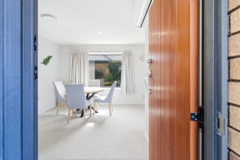 Photo of property in 1/5 Jadewynn Place, Halswell, Christchurch, 8025