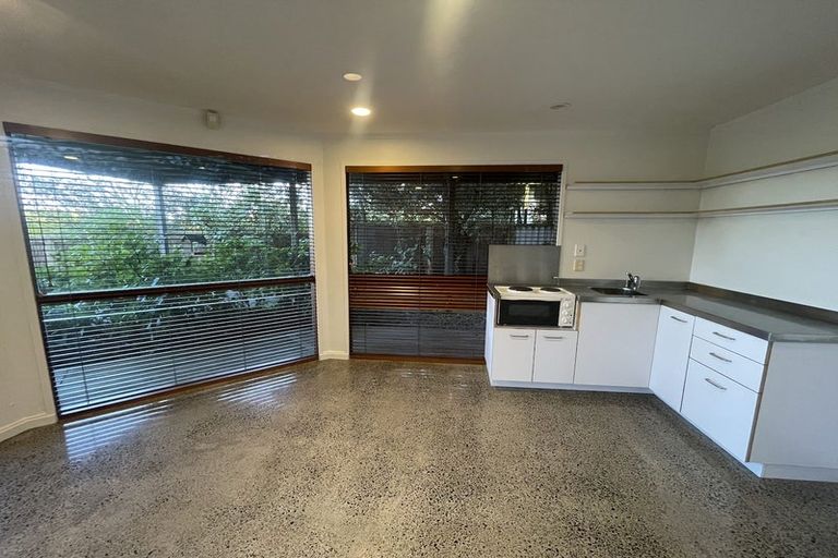 Photo of property in 180 Marine Parade North, Piha, New Lynn, 0772