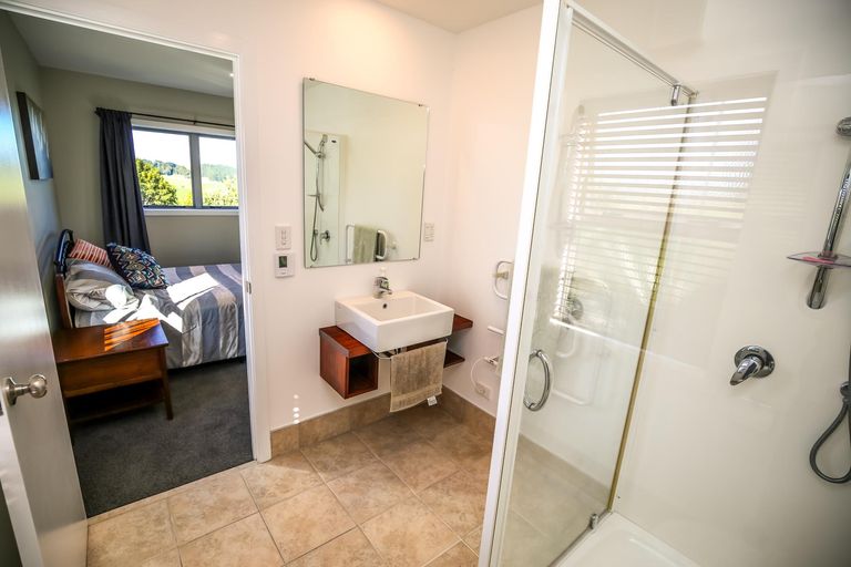 Photo of property in 144 Maungatawhiri Road, Raglan, 3295