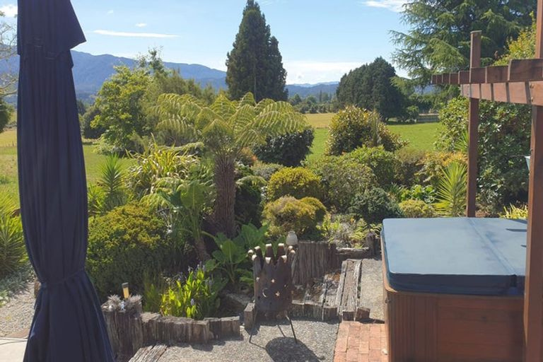 Photo of property in 70 Central Takaka Road, Takaka, 7183