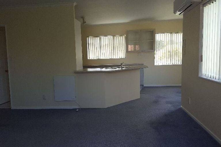 Photo of property in 6 Arlose Place, Westgate, Auckland, 0614