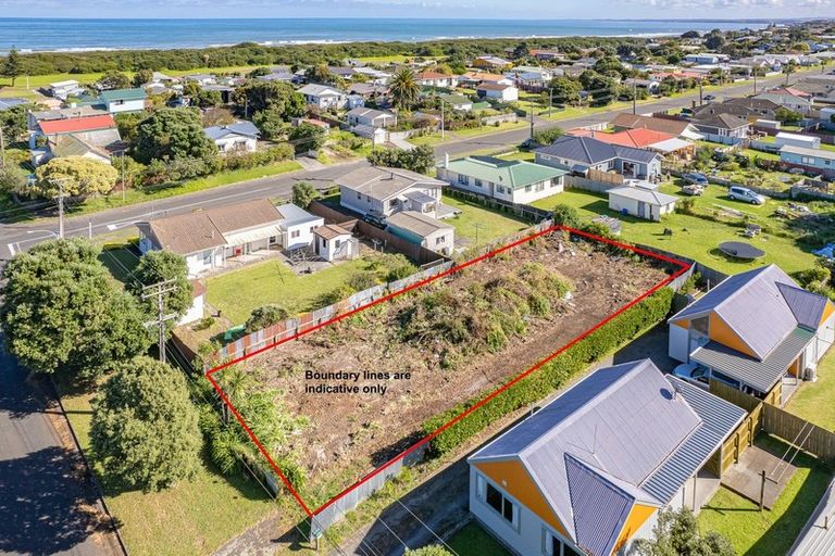 Photo of property in 19 Karewa Street, Castlecliff, Wanganui, 4501