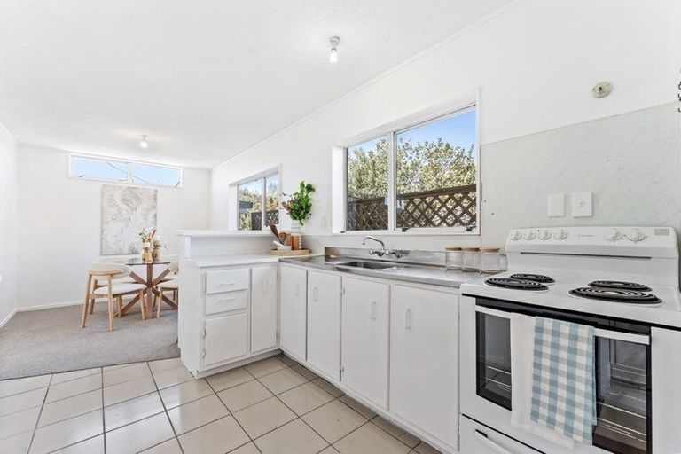 Photo of property in 1/20 Halldene Terrace, Red Beach, 0932