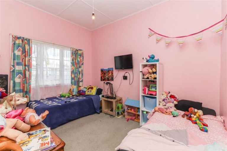 Photo of property in 14 Richmond Street, Inglewood, 4330