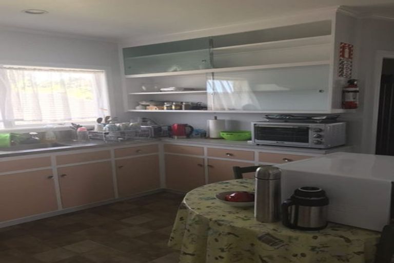 Photo of property in 28-30 Lake Pupuke Drive, Takapuna, Auckland, 0622