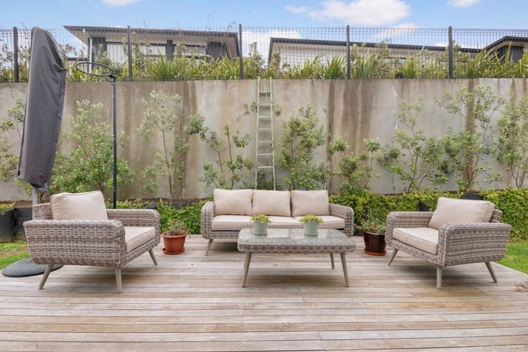 Photo of property in 4 Ian Gordon Lane, Orewa, 0931