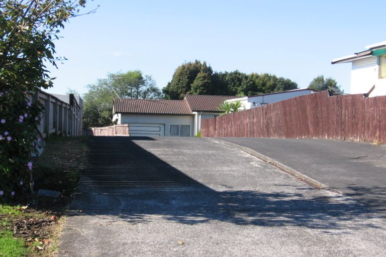 Photo of property in 17 Bodi Place, Te Atatu South, Auckland, 0610