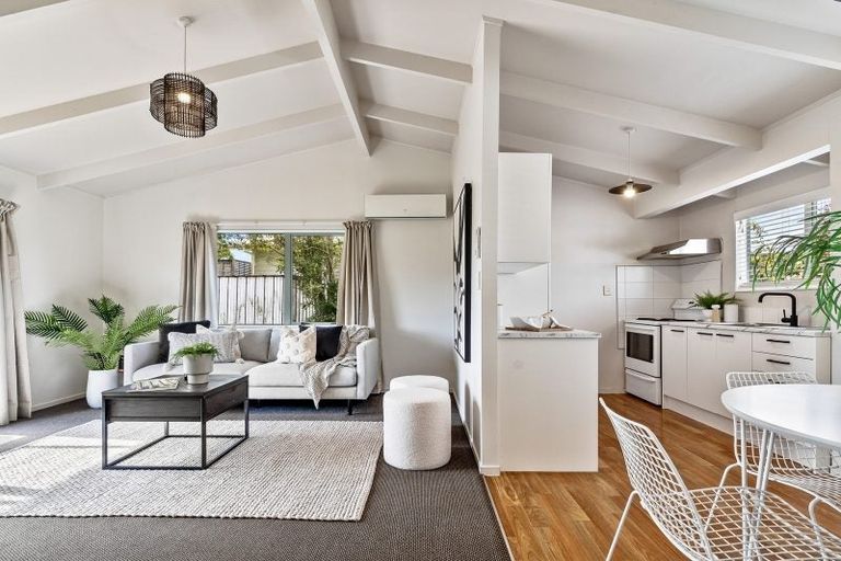 Photo of property in 2/35 Station Road, Te Kamo, Whangarei, 0112