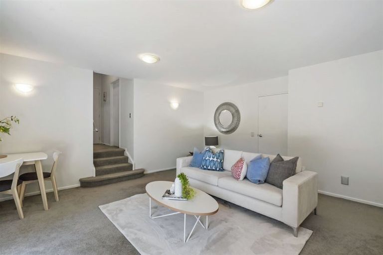 Photo of property in 2/25 Auld Street, Torbay, Auckland, 0630