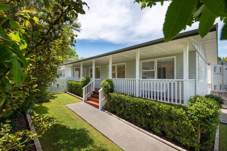 Photo of property in 3 Philip Place, Hillcrest, Auckland, 0627