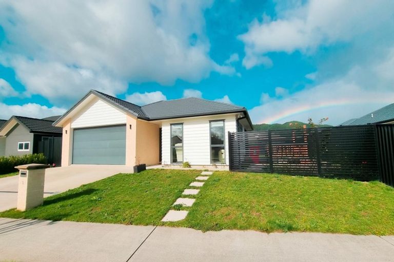 Photo of property in 13 Filmer Crescent, Wallaceville, Upper Hutt, 5018