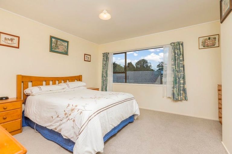 Photo of property in 1/3 Ondine Place, Glenfield, Auckland, 0629