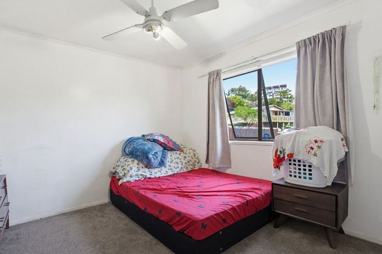 Photo of property in 9 Panzic Place, Glen Eden, Auckland, 0602