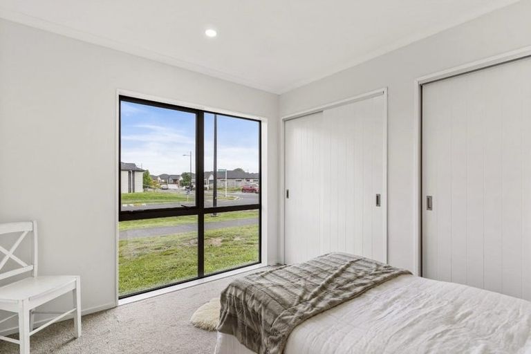 Photo of property in 33 Koroheke Road, Takanini, 2110