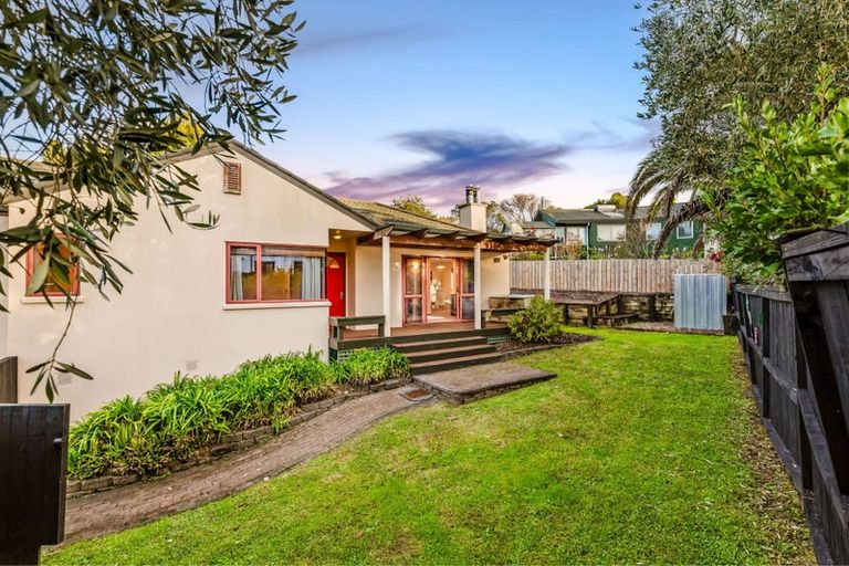 Photo of property in 9 Queen Natalie Place, Massey, Auckland, 0614