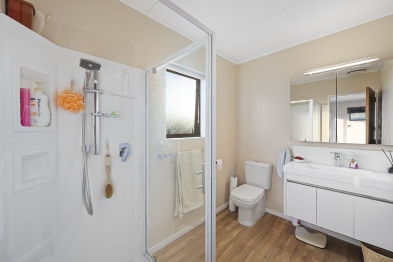 Photo of property in 42 Harvey Street, Waipahihi, Taupo, 3330