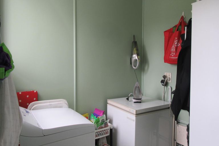 Photo of property in 85 Timaru Road, Waimate, 7924