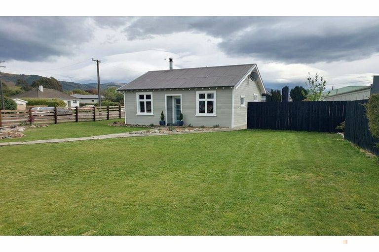 Photo of property in 6 Smith Street, Waimate, 7924