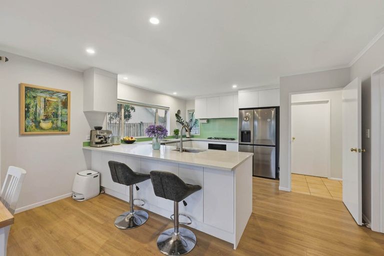 Photo of property in 22 Windfall Grove, Greenhithe, Auckland, 0632