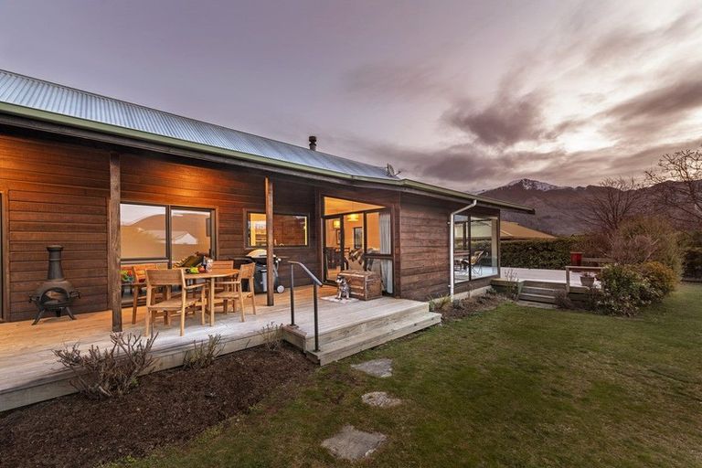 Photo of property in 152 Beacon Point Road, Wanaka, 9305