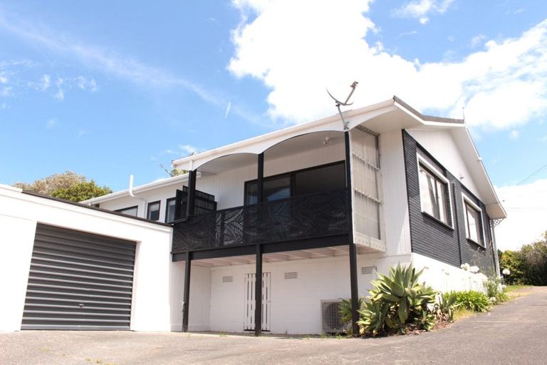 Photo of property in 1/754 Whangaparaoa Road, Manly, Whangaparaoa, 0930