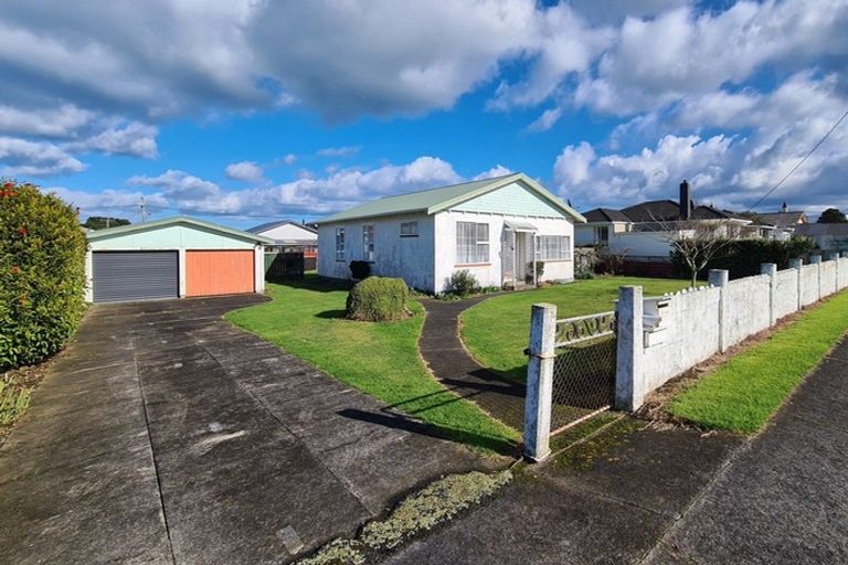 Photo of property in 16 Gisborne Terrace, Opunake, 4616
