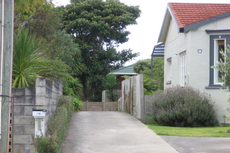 Photo of property in 2/9 Cresta Avenue, Beach Haven, Auckland, 0626