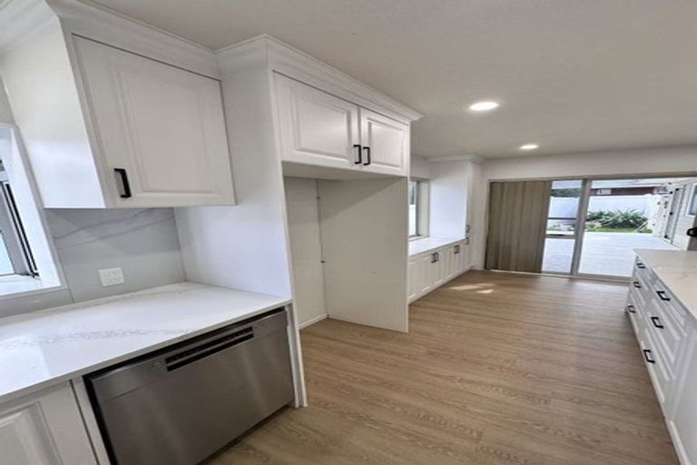 Photo of property in 41a Lynwood Road, New Lynn, Auckland, 0600