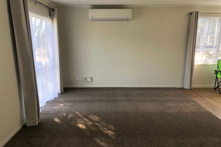 Photo of property in 2/10 Taitimu Drive, Weymouth, Auckland, 2103