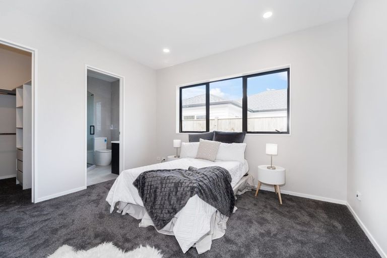 Photo of property in 4 Maraeariki Avenue, Orewa, 0931