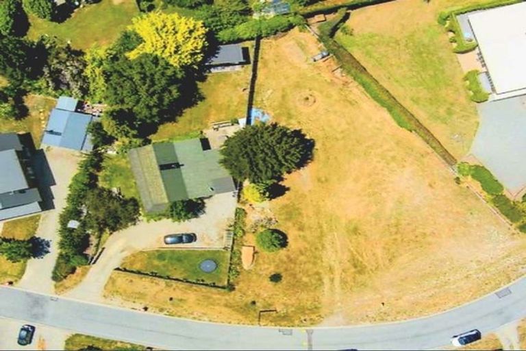 Photo of property in 16 Parry Crescent, Lake Hawea, 9382