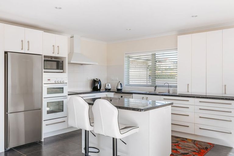 Photo of property in 15 Parkland Rise, Omokoroa, 3114