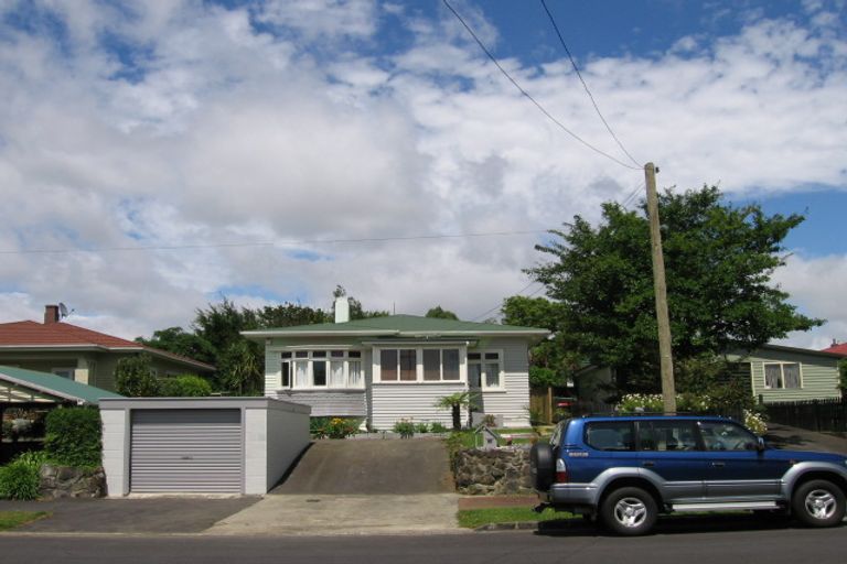 Photo of property in 32 Riro Street, Point Chevalier, Auckland, 1022