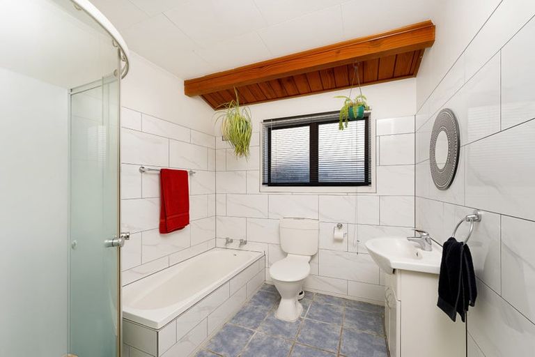Photo of property in 1/19 Pine Avenue, Henderson, Auckland, 0612