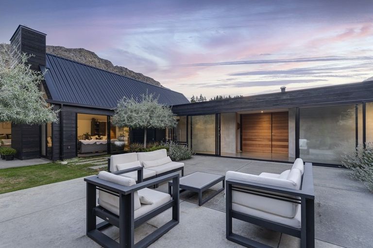 Photo of property in 1 Larkins Way, Arthurs Point, Queenstown, 9371